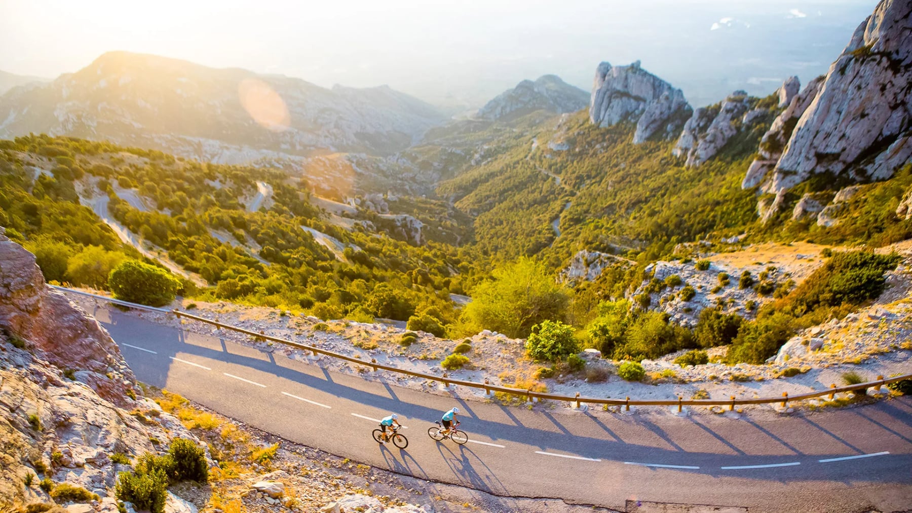 El Grand Tour de Cataluna propone un circuito de dos mil kilometros con escalas a medida entre el Mediterraneo y los Pirineos