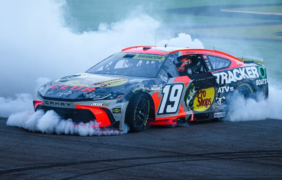 Briscoe la aguantó en Las Vegas y Larson se escapó en lo más alto del Chase