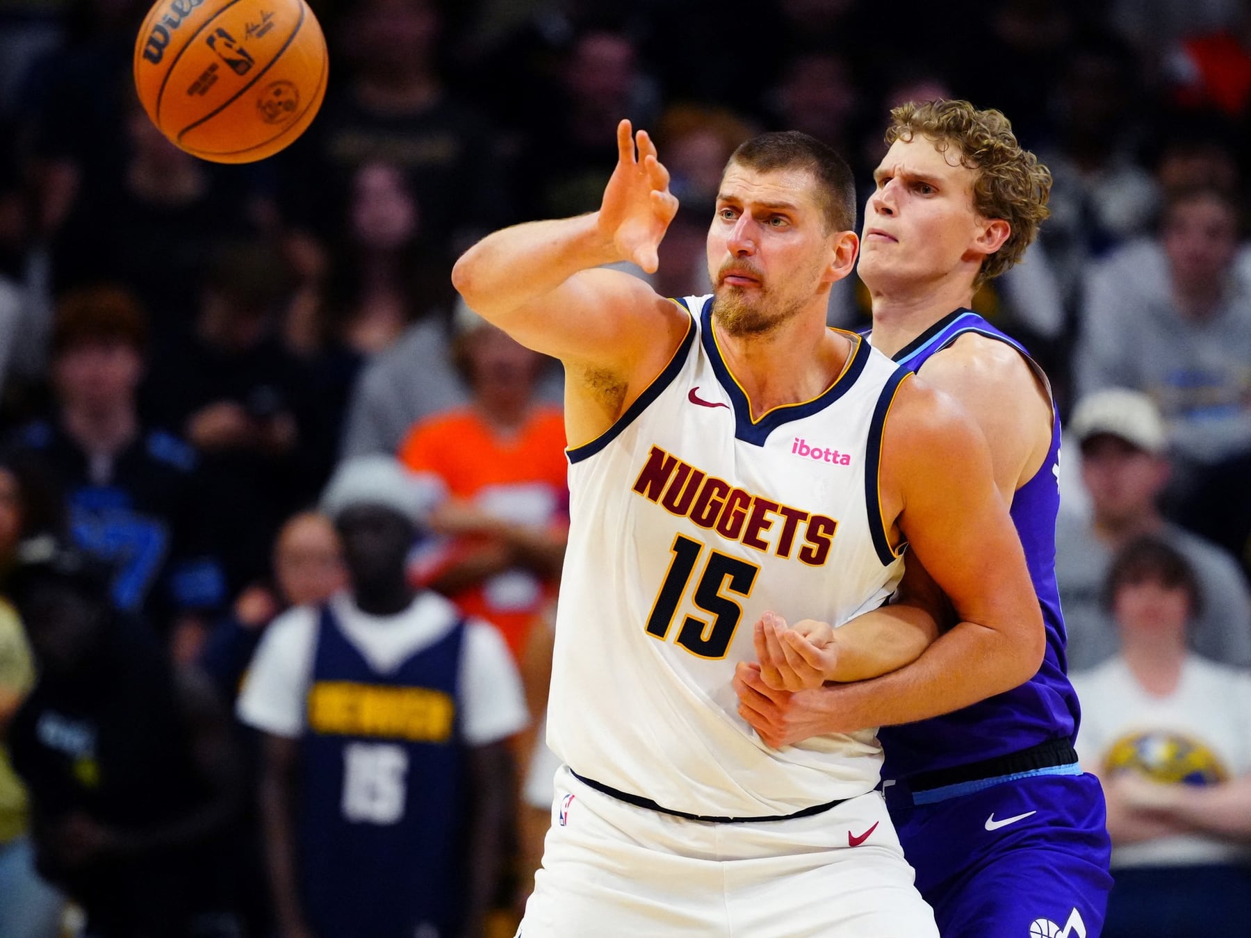 El pase de Jokic que le sacó una sonrisa en una noche floja de Denver