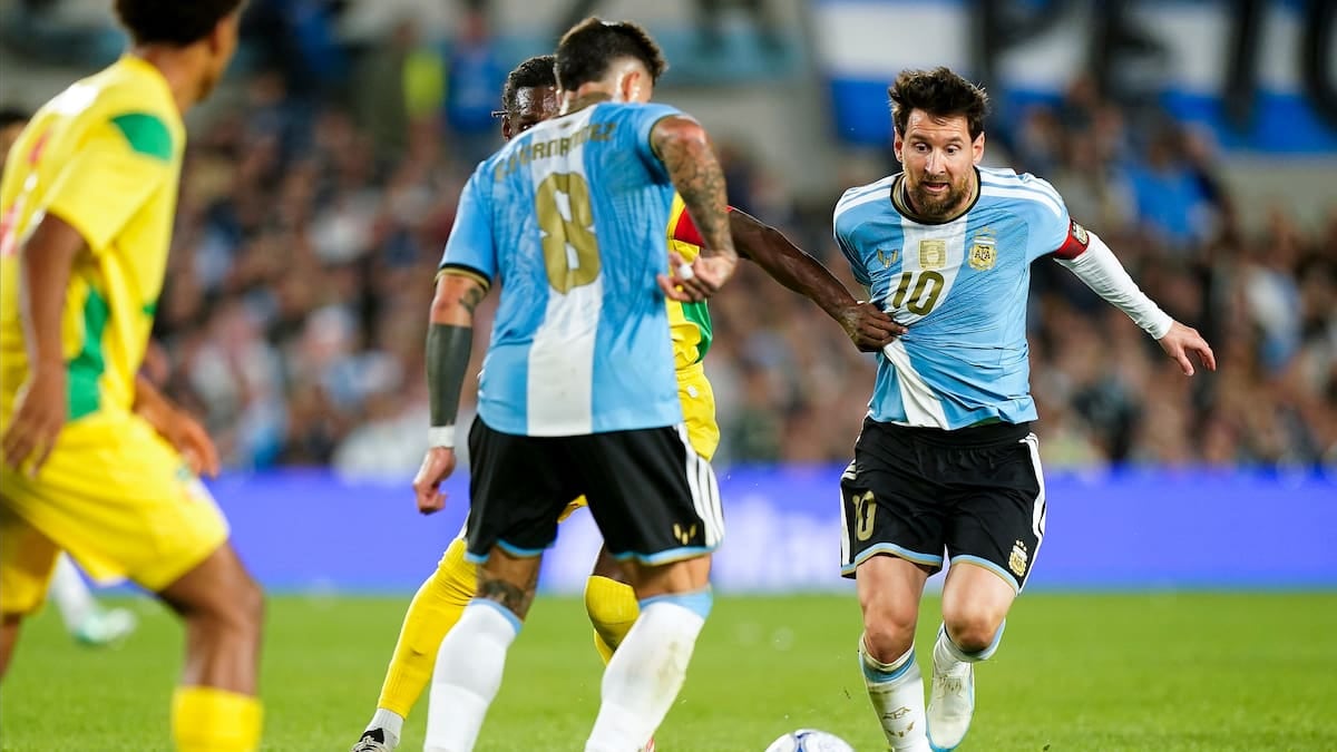 El cabezazo de Otamendi le dio aire a Argentina en la noche de Messi