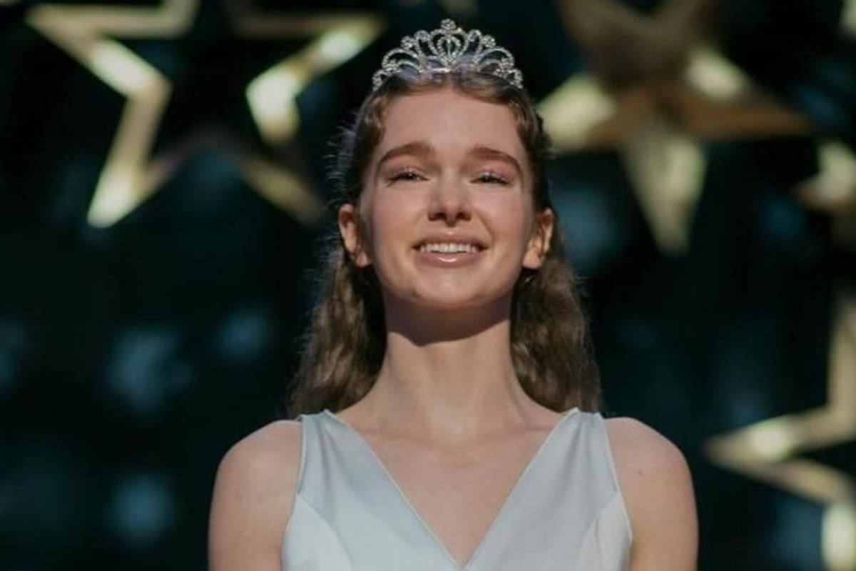 Carrie vuelve, ahora con Wi-Fi: la serie de Flanagan le agrega pantalla y grupo de WhatsApp al bullying