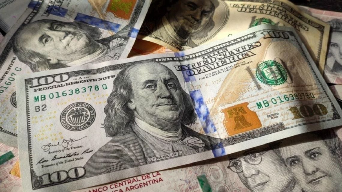 El dólar blue cerró la rueda en $1.540 y se alineó con la cotización del Banco Nación