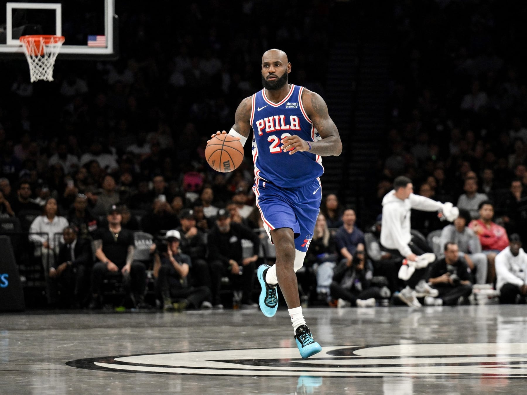 LeBron se puso la camiseta de los Sixers y los Nets le arruinaron la noche en Brooklyn