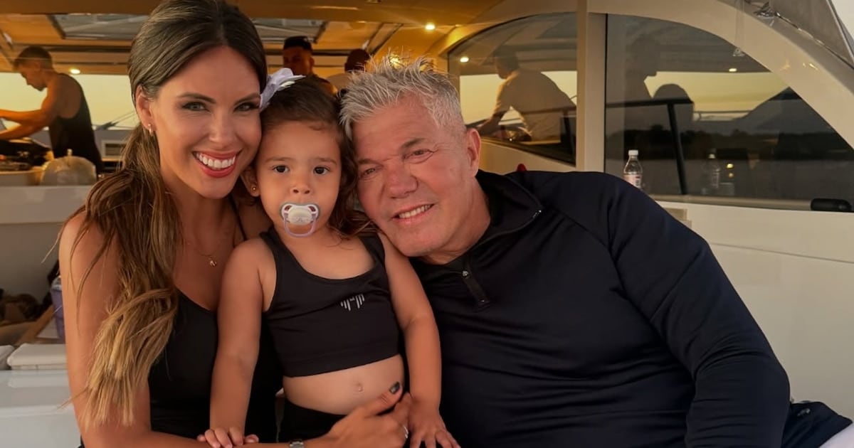 Sarah, la nena de Burlando y Barby Franco, ya tiene pasaporte europeo y la madre lo celebra como una epopeya burocrática