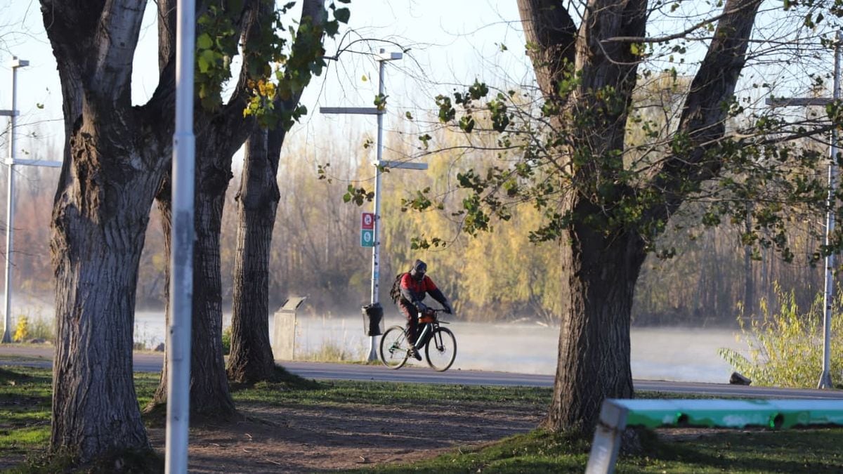 Neuquén arranca un sábado con frío que se siente en la cara y termina pidiendo barbijo de bufanda