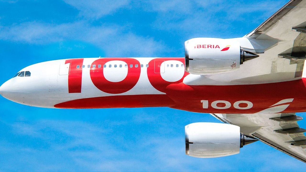 Iberia llega a su centenario con más asientos, internet gratis y comida española a bordo