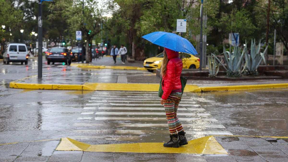 Neuquén bajo el agua: seis departamentos se preparan para la peor tormenta del año