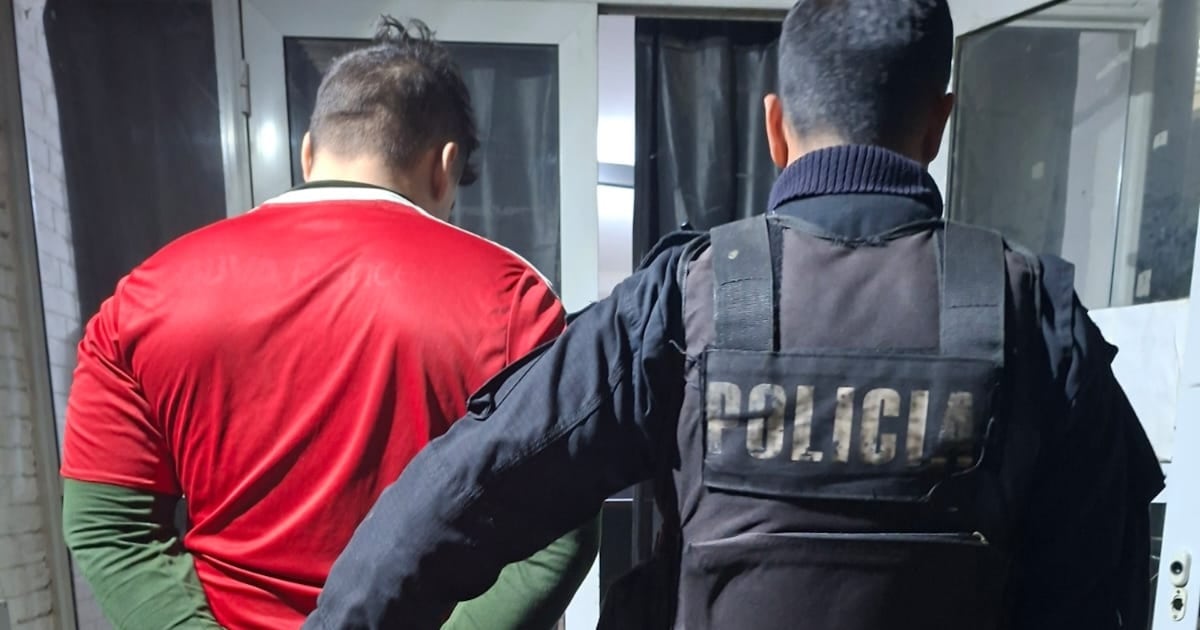 Detuvieron a un ex policía exonerado por narcotráfico como sospechoso del femicidio de una joven en una pensión del noroeste rosarino