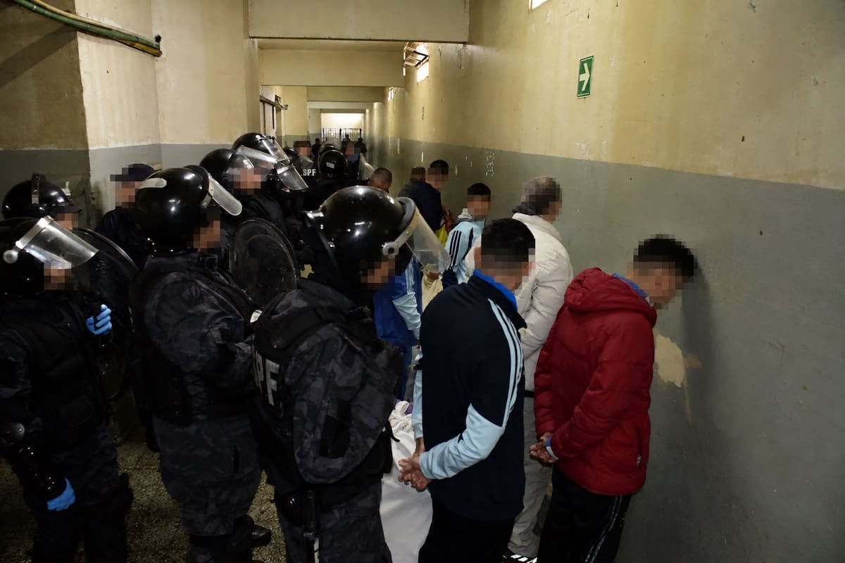 Operativo de traslado de presos de Devoto: primera jornada con 326 internos reubicados en Marcos Paz