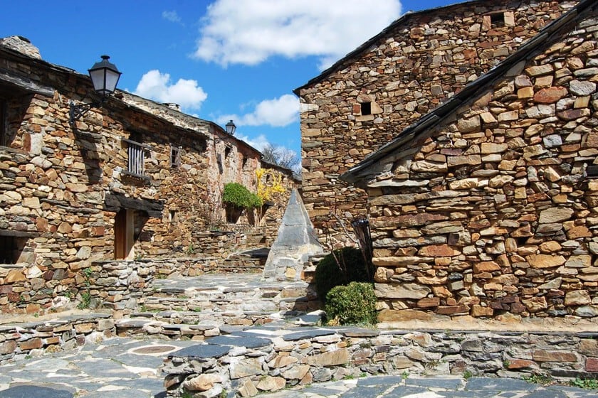 El resurgimiento de Umbralejo, la aldea de pizarra que el Estado español sacó del olvido en la Sierra Norte de Guadalajara