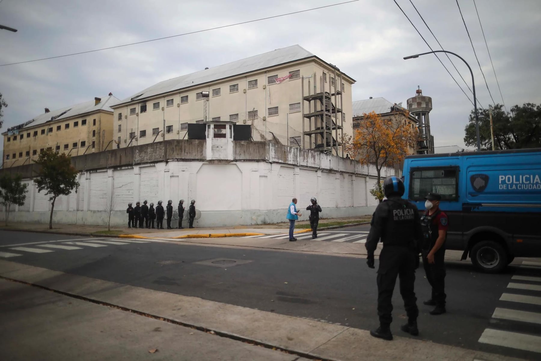 Traslados desde Devoto a Marcos Paz: la Justicia rechazó un habeas corpus y crecen los reclamos por pertenencias