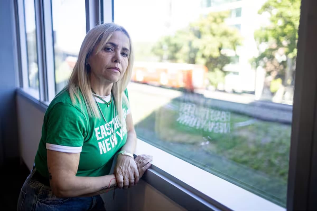 Una mujer, un auto, un video y la costumbre de bancarse a una misma