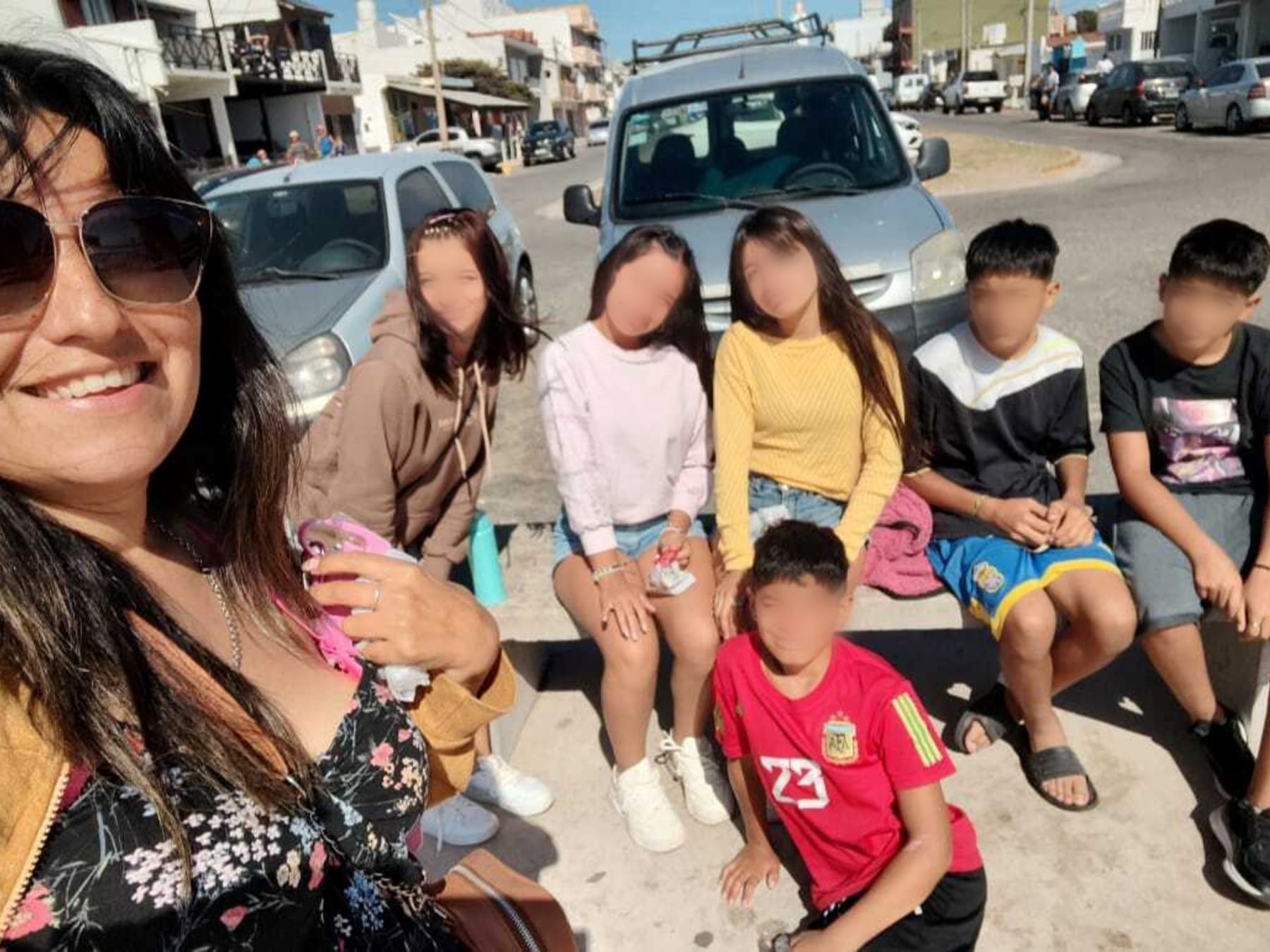 De un aula a una casa con nueve: la historia de María Laura, la maestra que eligió criar a seis hermanos