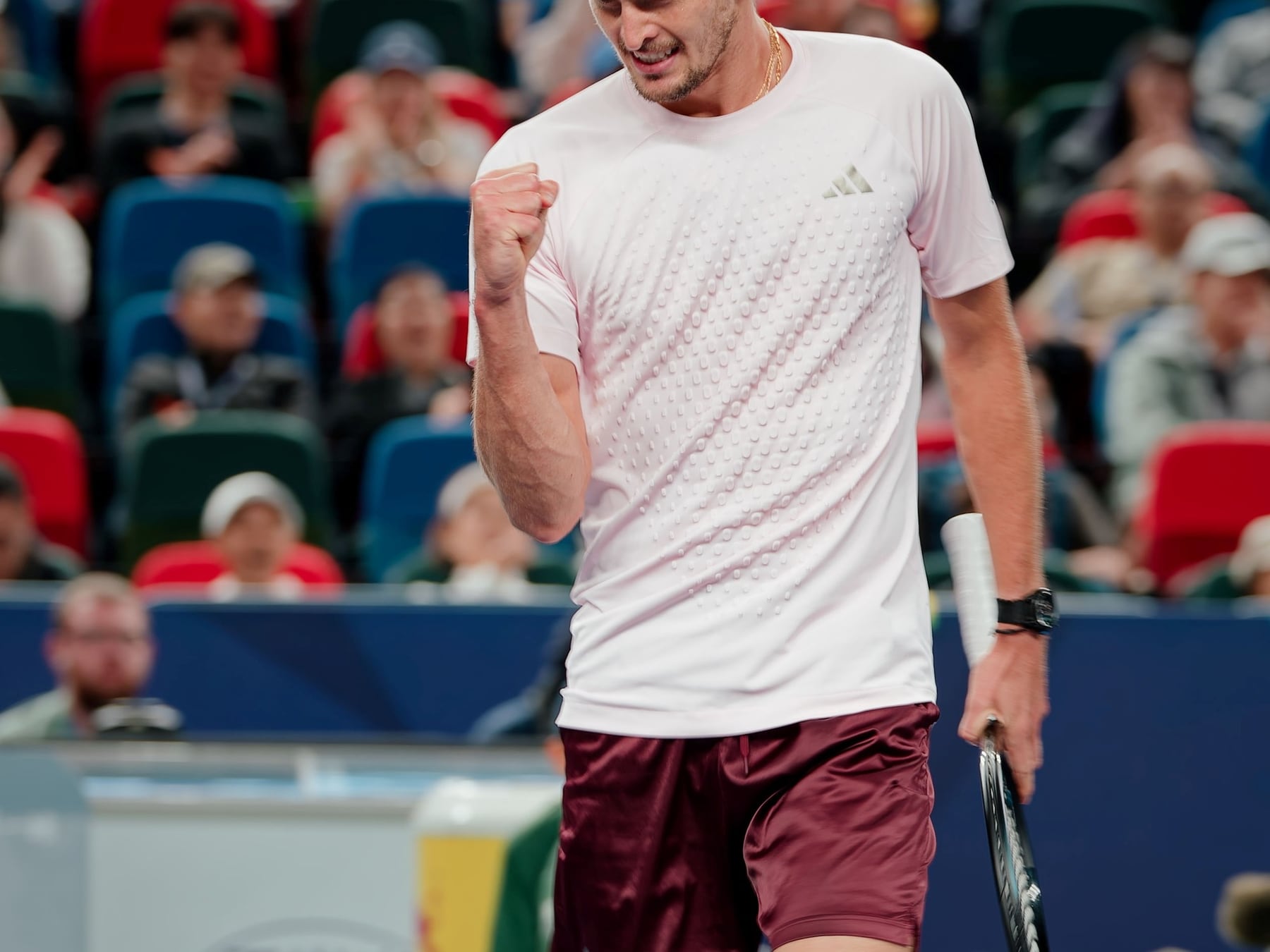 Zverev barrió a De Miñaur sin despeinarse y va por otra semifinal en Shanghái