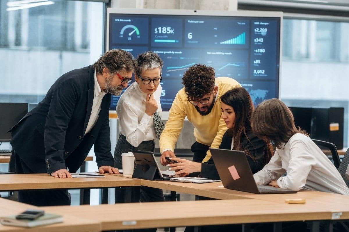 Treinta mil dólares y un clic: el precio que tiene tu empresa para un empleado distraído