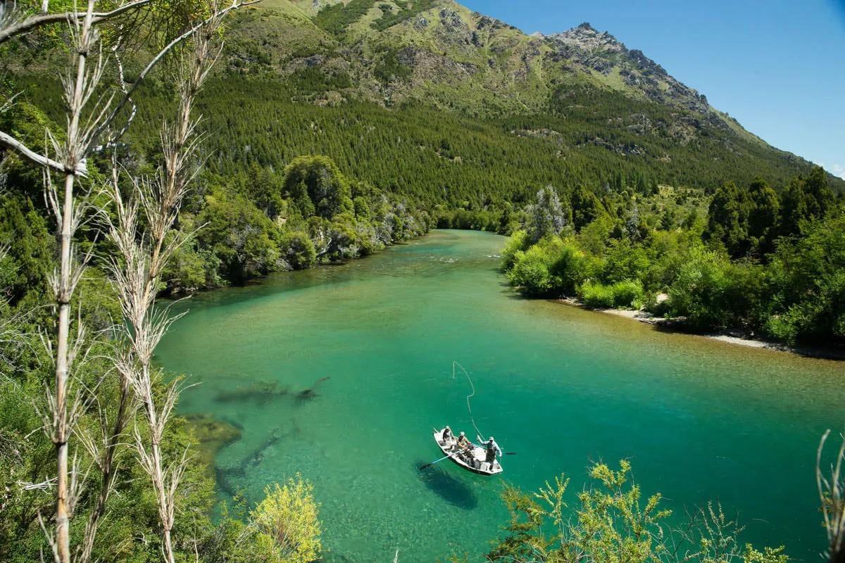 Neuquén ya vende los permisos para una temporada de pesca que se estira hasta mayo de 2027