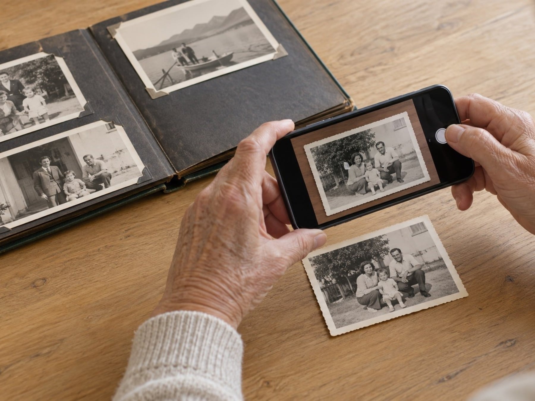 Del cajón al celular: cómo salvar las fotos antiguas sin perderlas en el intento