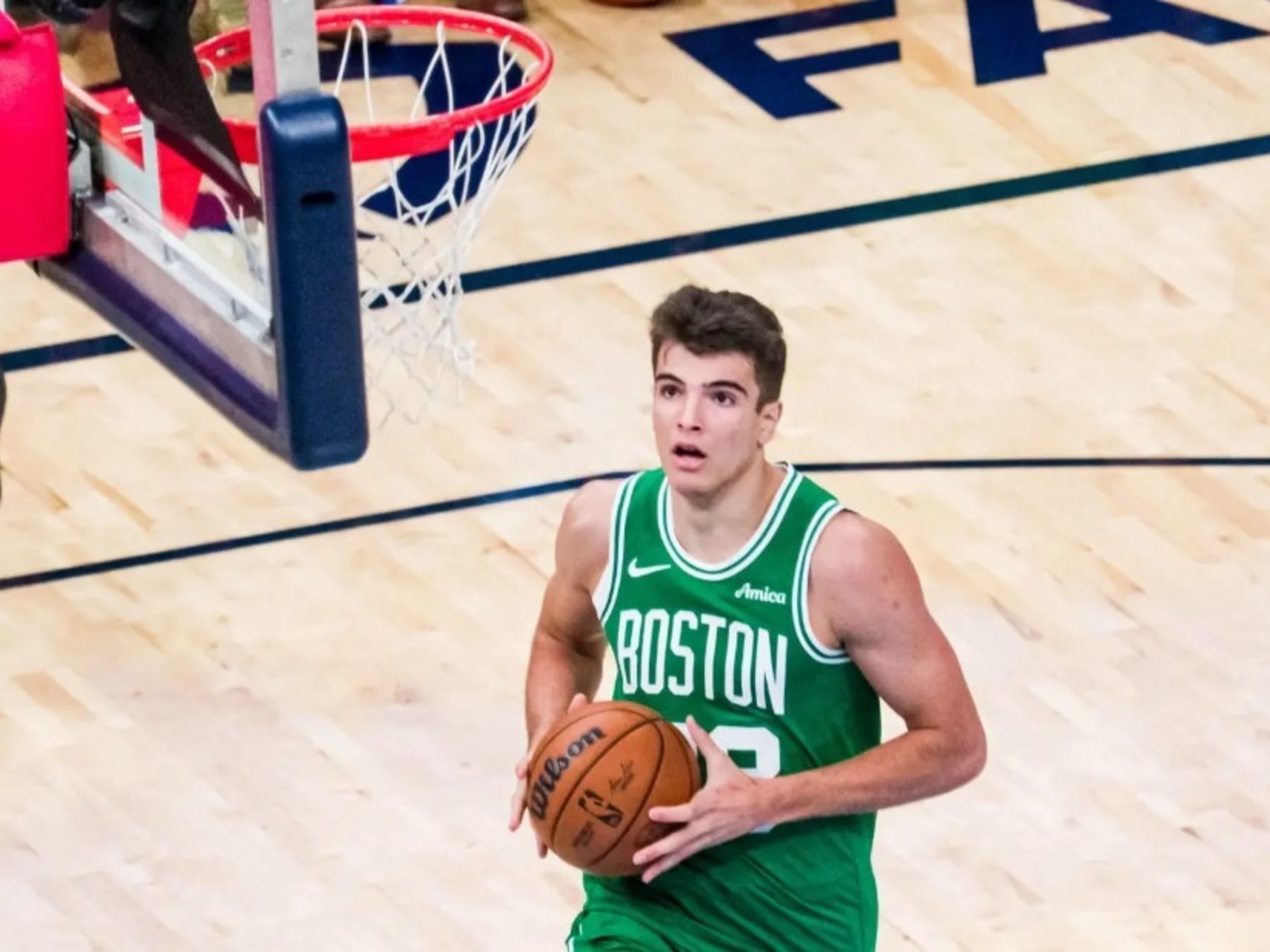 Hugo González, el español que le ganó la pulseada a los árbitros y de paso al reglamento NBA