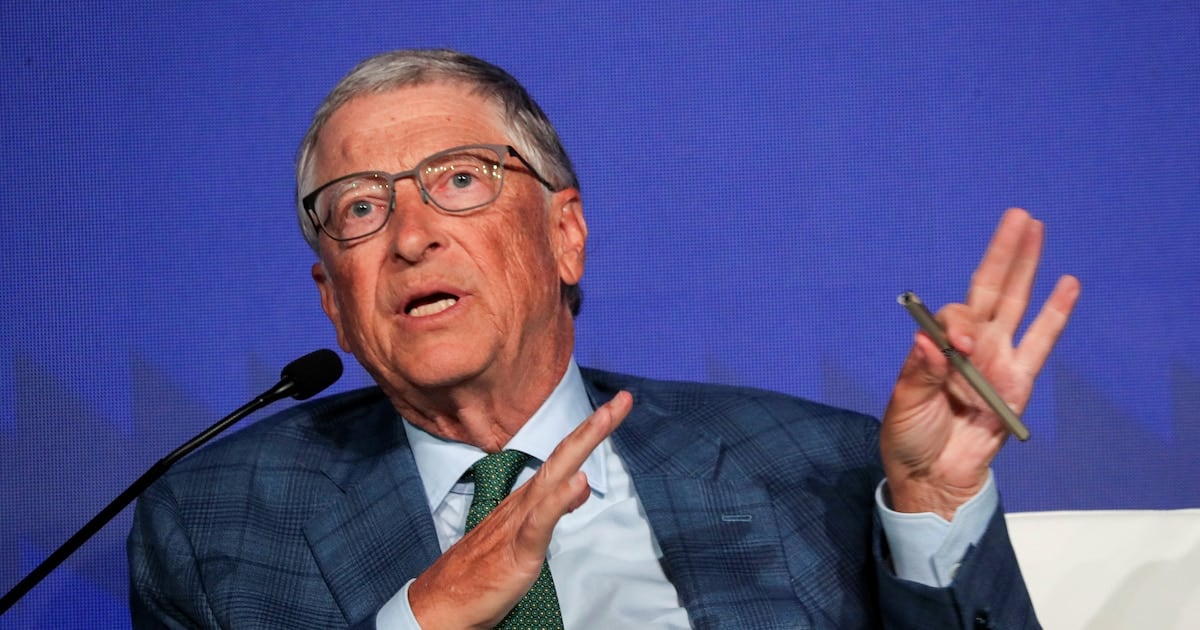 Bill Gates pasó por el Vaticano y dejó un mensaje incómodo: la inteligencia artificial necesita que alguien la frene