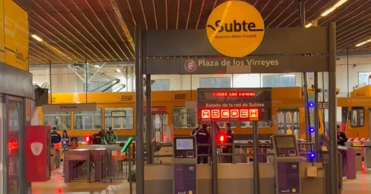 Dos delegados del subte quedaron detenidos en la estación Juan Manuel de Rosas y la línea B y luego todo el servicio se paralizó