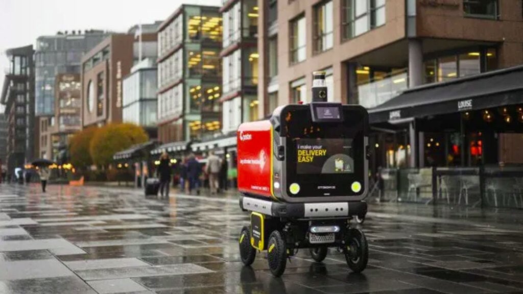 Robots repartidores en la mira: dos empresas, una misma denuncia por capturar datos biométricos en la calle