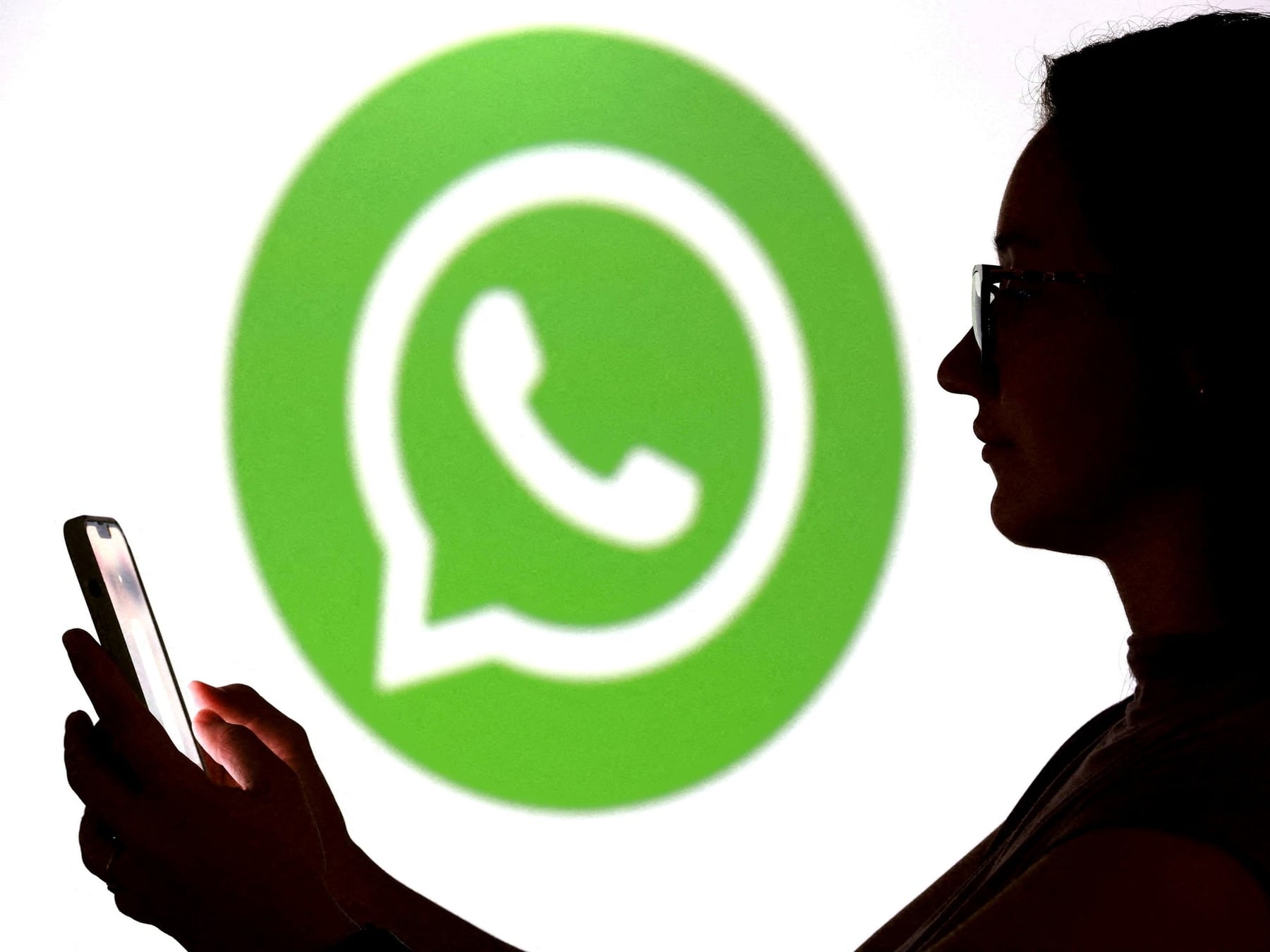 WhatsApp permite auditar y expulsar equipos conectados en segundos