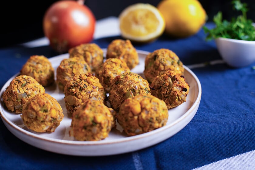 Garbanzos y brócoli al horno: una cena vegana que se arma con las manos