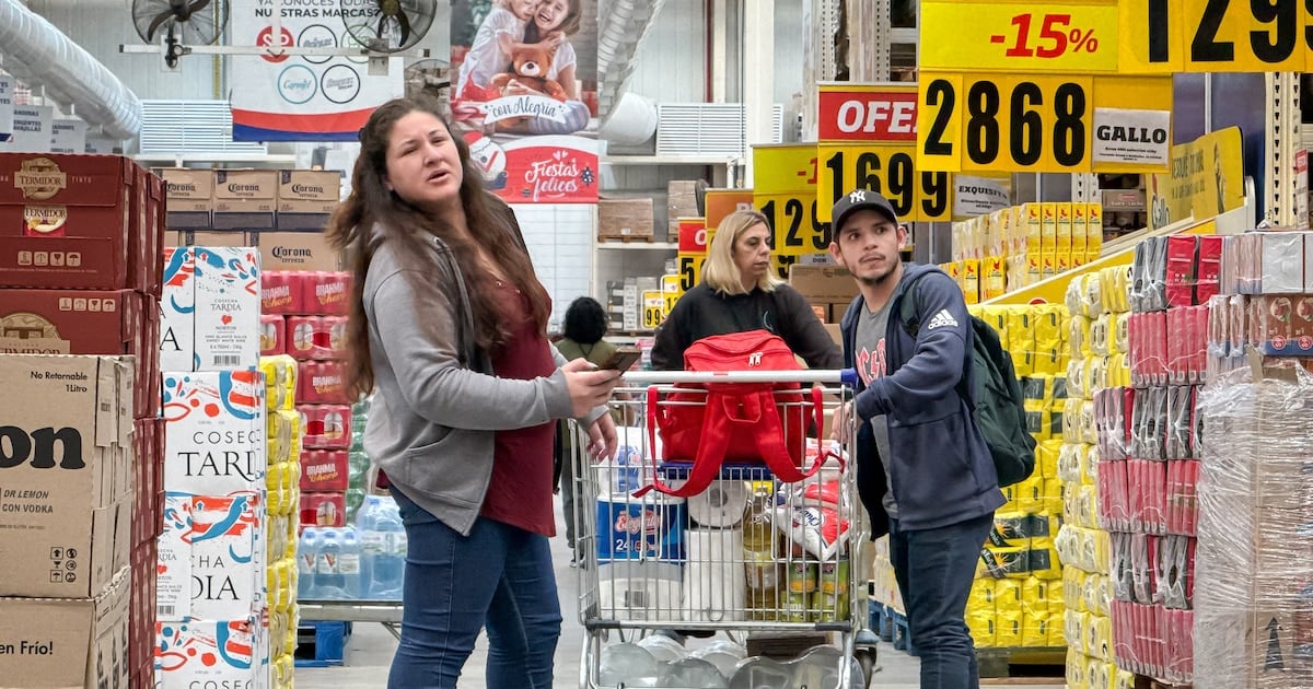El consumo en retail se contrajo y la inflación erosionó las ventas reales