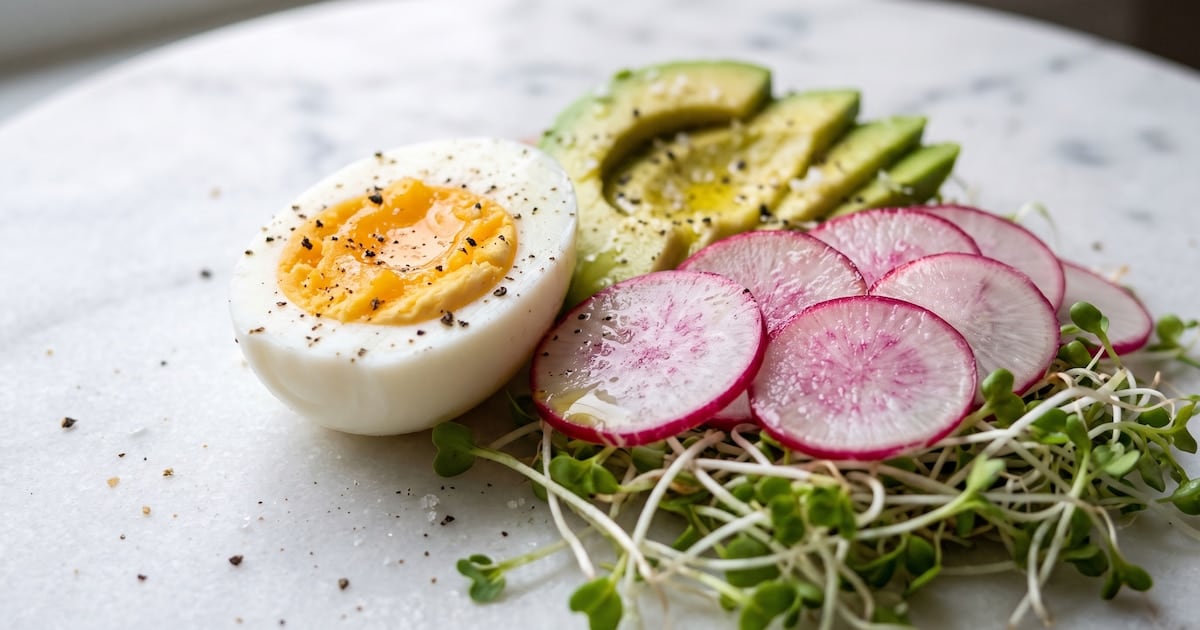 El huevo duro gana Nutritional en cinco combinaciones simples