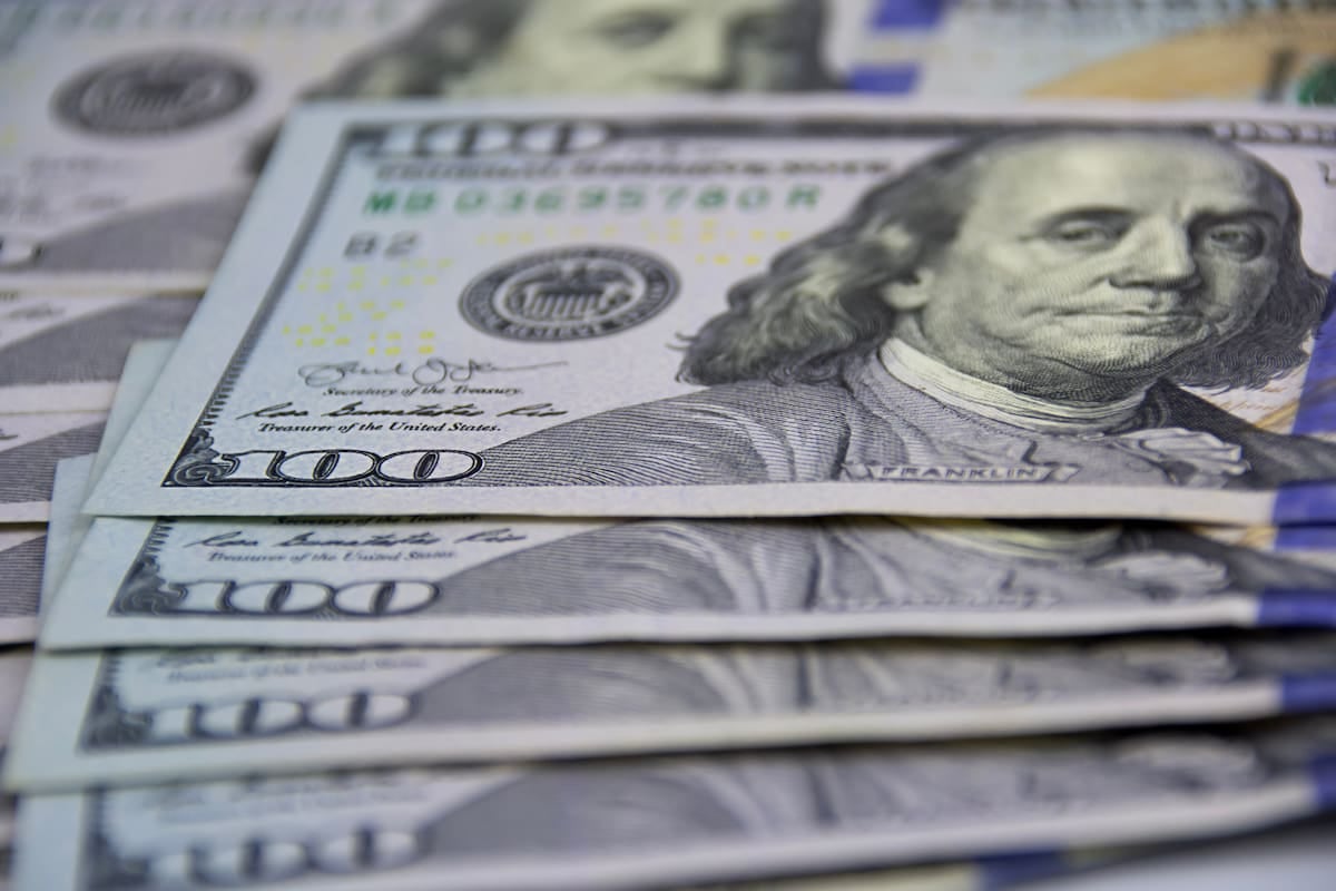 El dólar mantiene su referencia durante el fin de semana, con una brecha mínima entre el oficial y el blue