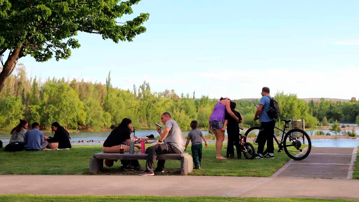 Neuquén aprovechó los 22 grados junto al Limay y espera una semana más cálida